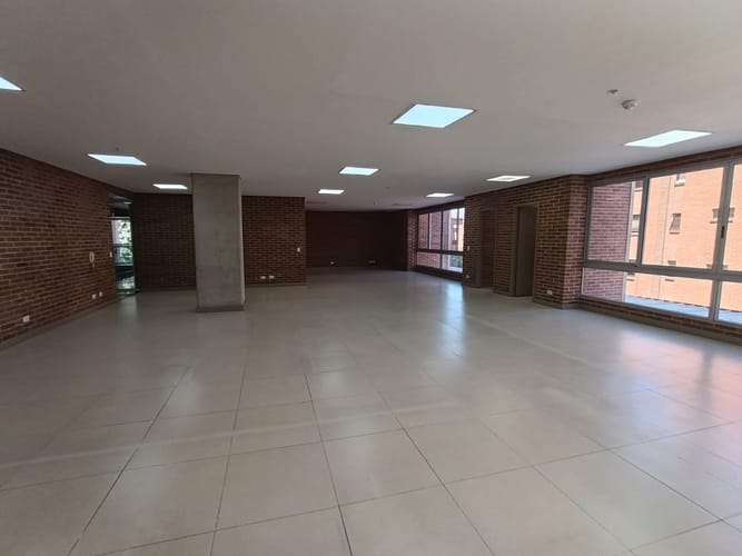 Oficina en arriendo en El Poblado, Medellín, 136 m² · foto 5 de 15