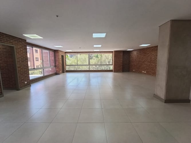 Oficina en arriendo en El Poblado, Medellín, 136 m² · foto 6 de 15