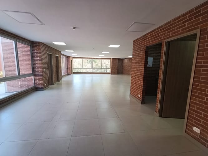 Oficina en arriendo en El Poblado, Medellín, 136 m² · foto 8 de 15