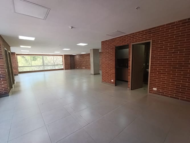 Oficina en arriendo en El Poblado, Medellín, 136 m² · foto 9 de 15