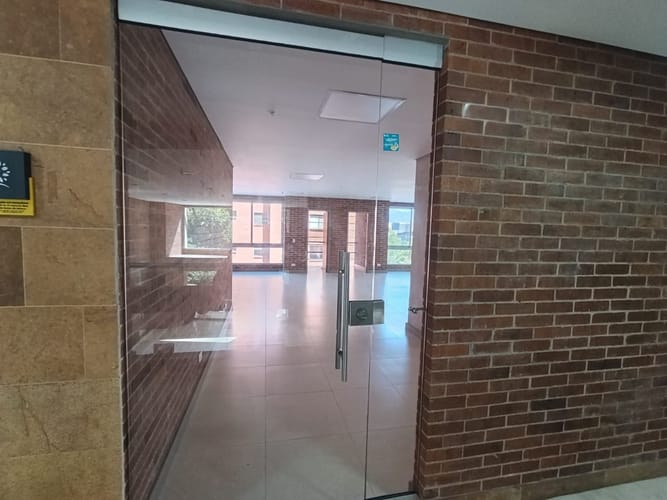 Oficina en arriendo en El Poblado, Medellín, 136 m² · foto 10 de 15