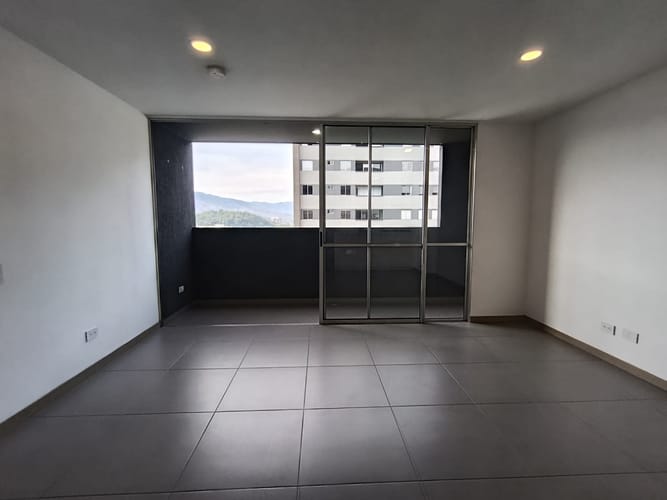 Apartamento de 2 alcobas en arriendo en Cristo Rey, Medellín, 67 m² · foto 3 de 13