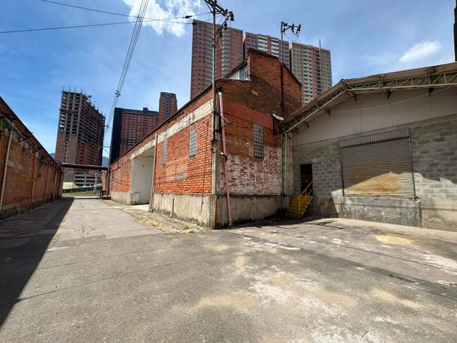 Bodega en arriendo en Zona Industrial No. 1, Itagüí, 2400 m² · foto 11 de 15
