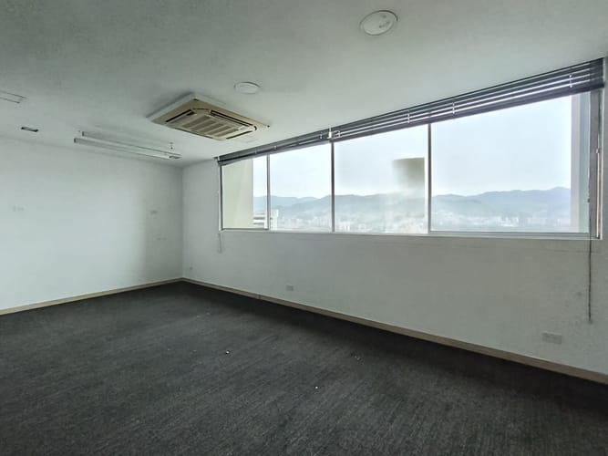 Oficina en arriendo en El Poblado, Medellín, 95 m² · foto 2 de 9