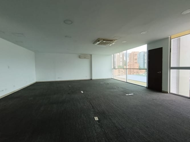 Oficina en arriendo en El Poblado, Medellín, 95 m² · foto 3 de 9