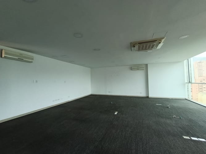 Oficina en arriendo en El Poblado, Medellín, 95 m² · foto 4 de 9
