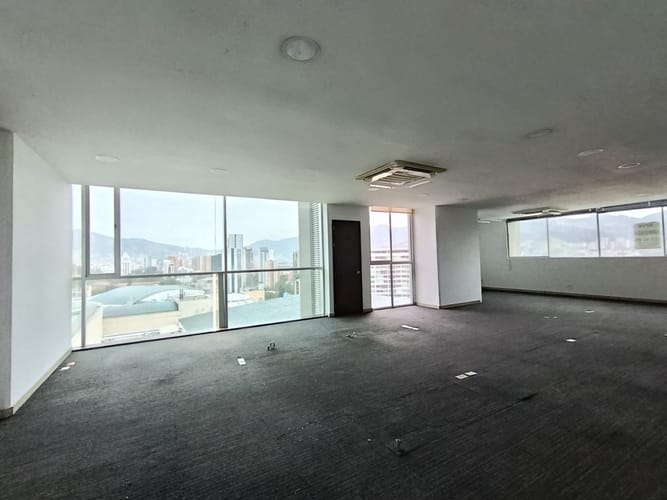 Oficina en arriendo en El Poblado, Medellín, 95 m² · foto 6 de 9
