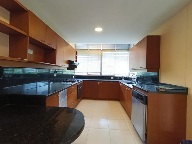 Apartamento de 3 alcobas en arriendo en Las Lomas, Medellín, 280 m² · foto 3 de 20