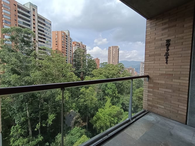 Apartamento de 3 alcobas en arriendo en Las Lomas, Medellín, 280 m² · foto 4 de 20