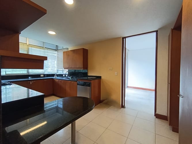 Apartamento de 3 alcobas en arriendo en Las Lomas, Medellín, 280 m² · foto 5 de 20