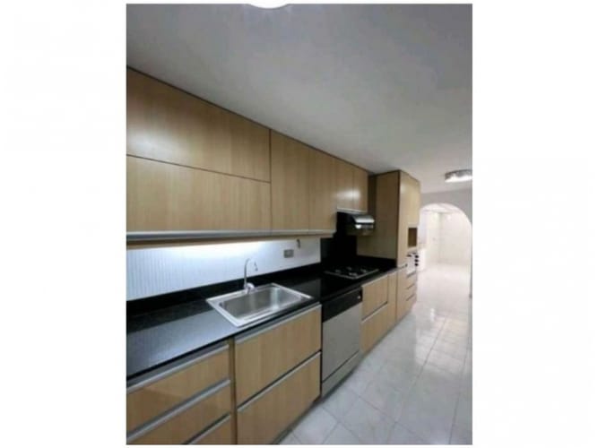 Casa de 4 alcobas en venta en Montessori, Envigado, 204 m² · foto 2 de 23