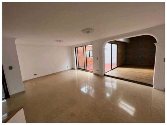 Casa de 4 alcobas en venta en Montessori, Envigado, 204 m² · foto 3 de 23