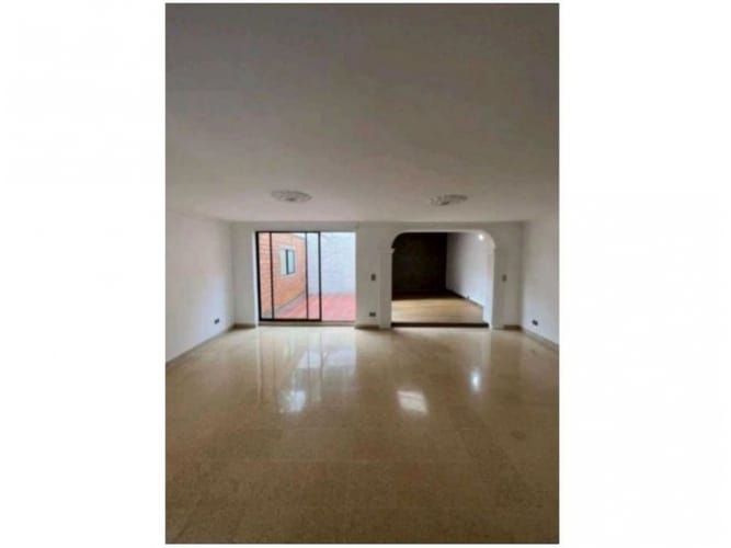 Casa de 4 alcobas en venta en Montessori, Envigado, 204 m² · foto 4 de 23
