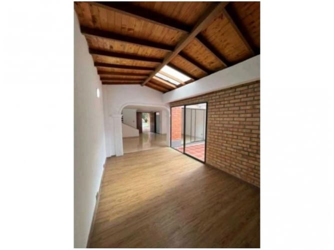 Casa de 4 alcobas en venta en Montessori, Envigado, 204 m² · foto 8 de 23