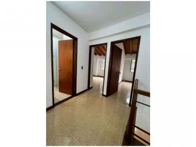 Casa de 4 alcobas en venta en Montessori, Envigado, 204 m² · foto 11 de 23