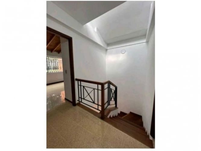 Casa de 4 alcobas en venta en Montessori, Envigado, 204 m² · foto 12 de 23