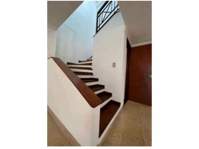 Casa de 4 alcobas en venta en Montessori, Envigado, 204 m² · foto 13 de 23