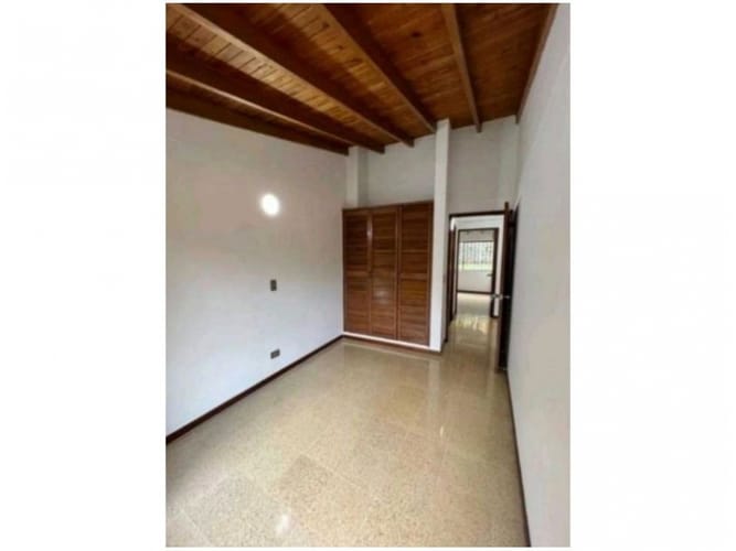 Casa de 4 alcobas en venta en Montessori, Envigado, 204 m² · foto 15 de 23
