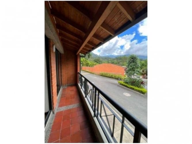 Casa de 4 alcobas en venta en Montessori, Envigado, 204 m² · foto 20 de 23