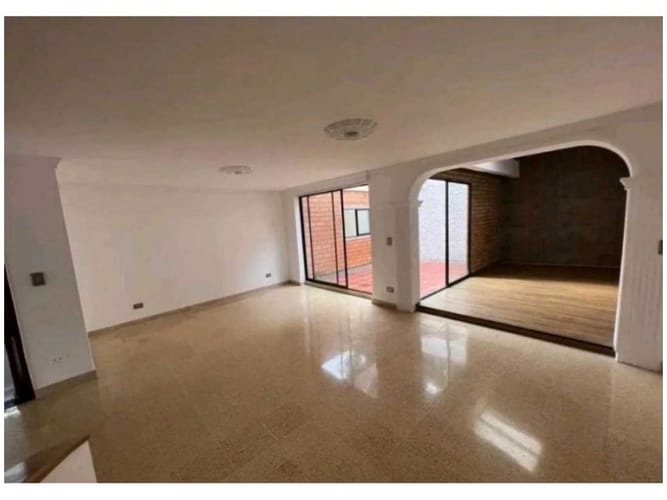 Casa de 4 alcobas en venta en Montessori, Envigado, 204 m² · foto 21 de 23