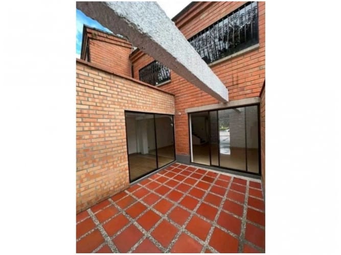 Casa de 4 alcobas en venta en Montessori, Envigado, 204 m² · foto 23 de 23