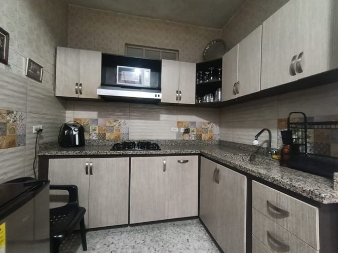 Casa de 4 alcobas en arriendo en Boston, Medellín, 90 m² · foto 11 de 13
