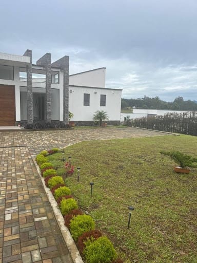 Casa de 4 alcobas en arriendo en El Carmen De Viboral, El Carmen de Viboral, 400 m² · foto 2 de 24