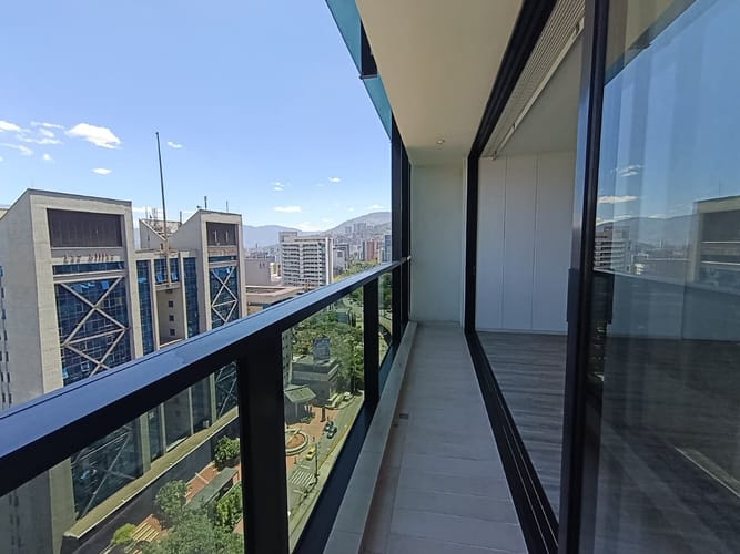 Apartamento de 1 alcoba en arriendo en El Castillo, Medellín, 77 m² · foto 9 de 20