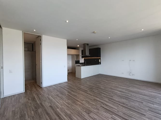 Apartamento de 1 alcoba en arriendo en El Castillo, Medellín, 77 m² · foto 19 de 20