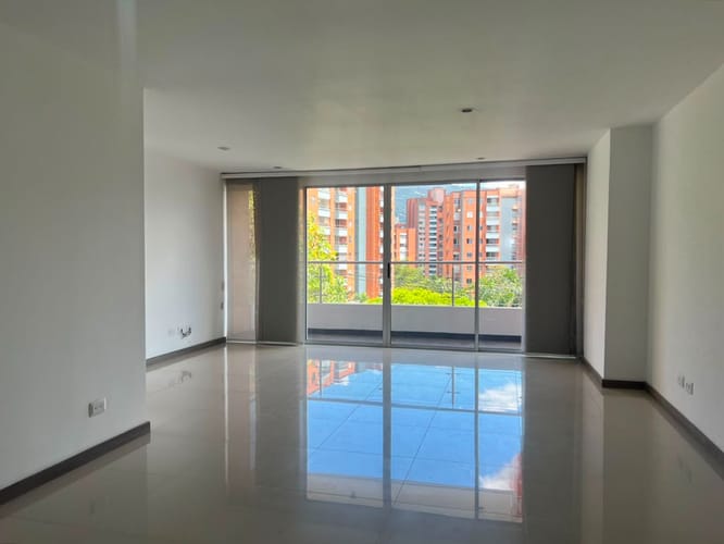 Apartamento de 3 alcobas en arriendo en Loma Del Chocho, Envigado, 111 m² · foto 3 de 18