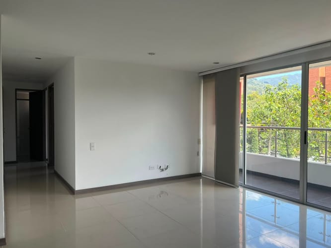 Apartamento de 3 alcobas en arriendo en Loma Del Chocho, Envigado, 111 m² · foto 4 de 18