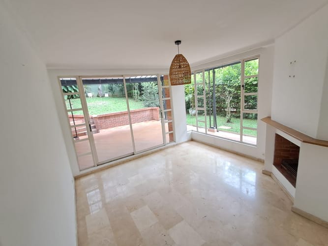 Casa de 4 alcobas en arriendo en Las Lomas, Medellín, 300 m² · foto 3 de 24