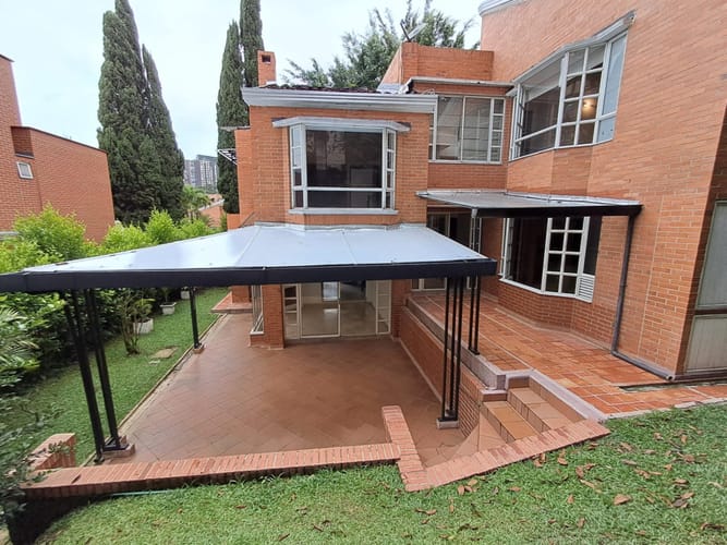 Casa de 4 alcobas en arriendo en Las Lomas, Medellín, 300 m² · foto 7 de 24