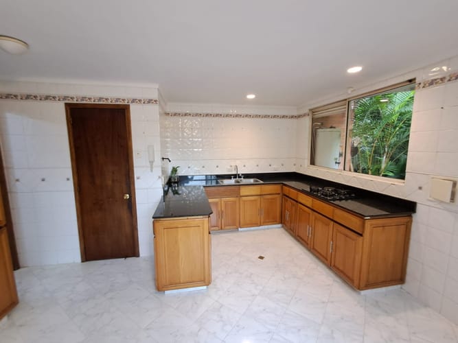 Casa de 4 alcobas en arriendo en Las Lomas, Medellín, 300 m² · foto 10 de 24