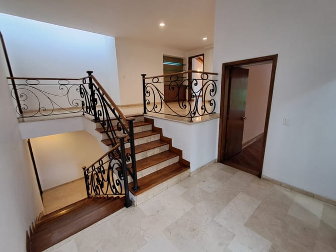Casa de 4 alcobas en arriendo en Las Lomas, Medellín, 300 m² · foto 14 de 24