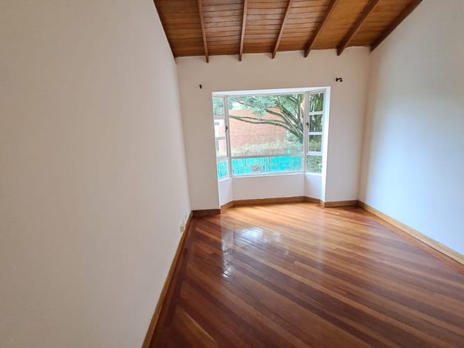 Casa de 4 alcobas en arriendo en Las Lomas, Medellín, 300 m² · foto 16 de 24