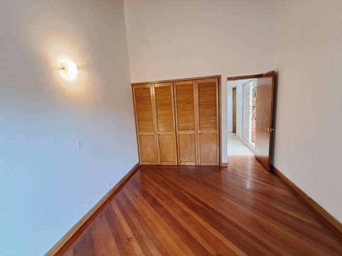 Casa de 4 alcobas en arriendo en Las Lomas, Medellín, 300 m² · foto 17 de 24