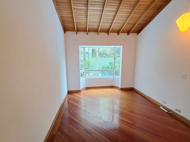 Casa de 4 alcobas en arriendo en Las Lomas, Medellín, 300 m² · foto 19 de 24