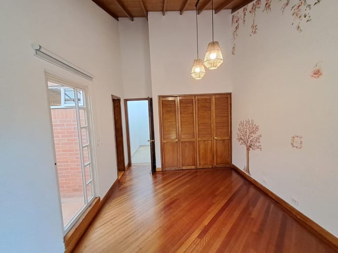 Casa de 4 alcobas en arriendo en Las Lomas, Medellín, 300 m² · foto 23 de 24