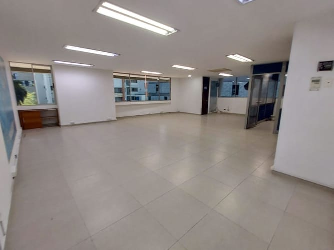 Oficina en arriendo en El Poblado, Medellín, 93 m² · foto 3 de 10