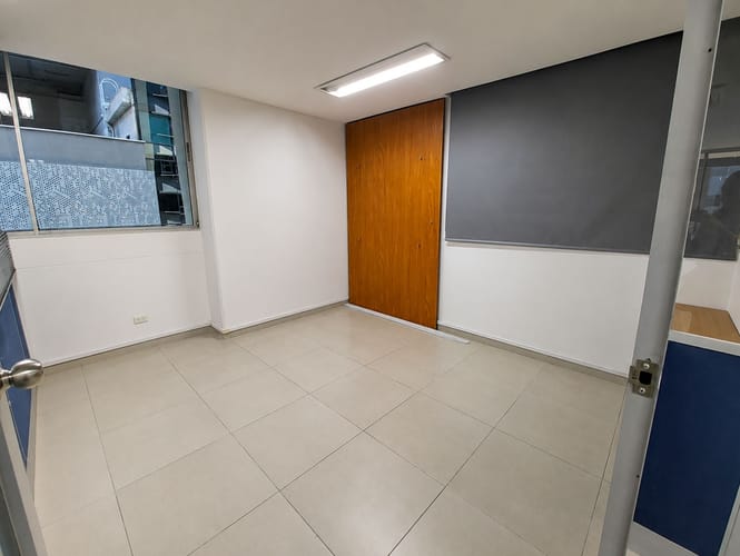 Oficina en arriendo en El Poblado, Medellín, 93 m² · foto 4 de 10