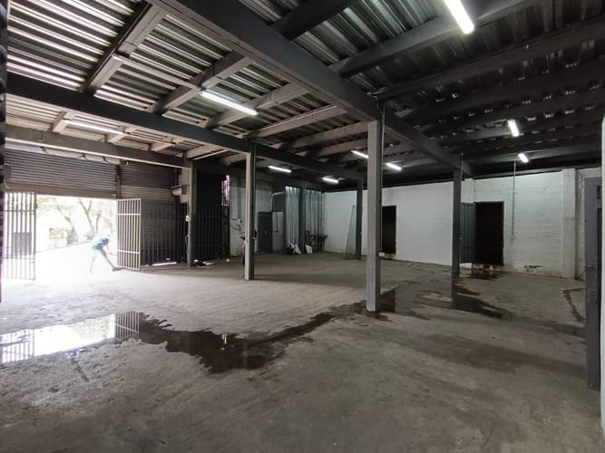 Bodega en arriendo en San Diego, Medellín, 215 m² · foto 2 de 14