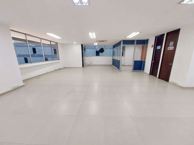 Oficina en arriendo en El Poblado, Medellín, 93 m² · foto 10 de 10