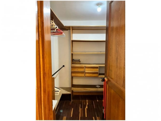 Apartamento de 3 alcobas en venta en La Florida, Medellín, 207 m² · foto 12 de 24