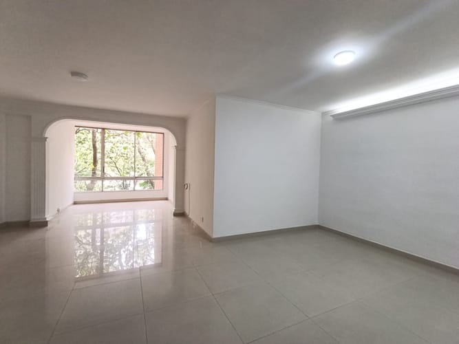 Apartamento de 2 alcobas en arriendo en El Poblado, Medellín, 113 m² · foto 2 de 12
