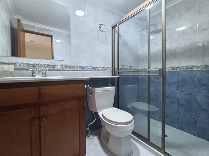Apartamento de 2 alcobas en arriendo en El Poblado, Medellín, 113 m² · foto 4 de 12