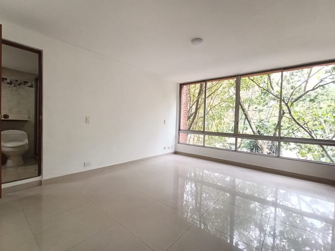 Apartamento de 2 alcobas en arriendo en El Poblado, Medellín, 113 m² · foto 8 de 12