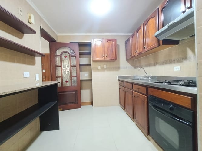 Apartamento de 2 alcobas en arriendo en El Poblado, Medellín, 113 m² · foto 9 de 12