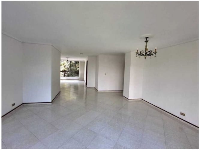 Apartamento de 3 alcobas en venta en Patio Bonito, Medellín, 147 m² · foto 2 de 15