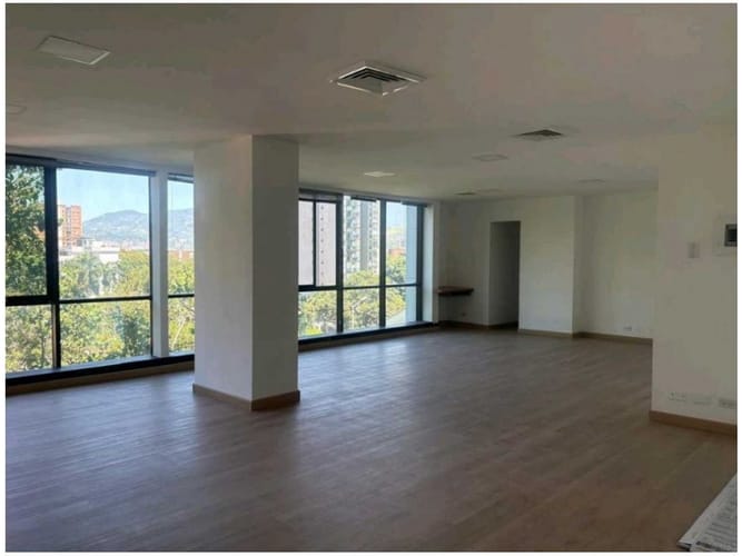 Consultorio en venta en San Lucas, Medellín, 80 m² · foto 2 de 3